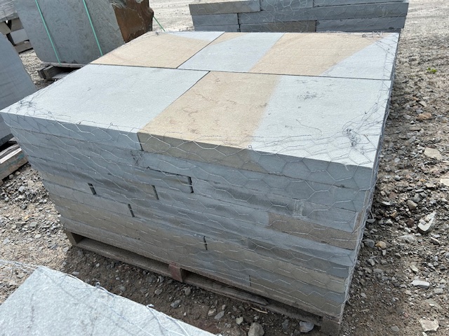 Lot 21: 3 pallets 2.5" Driveway Pavers 2